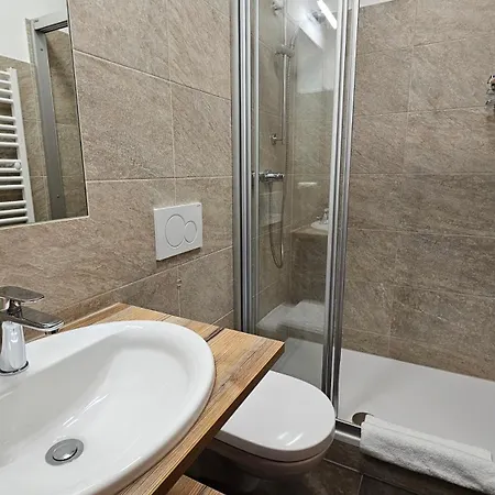 Haus Schiwelt Apartman *