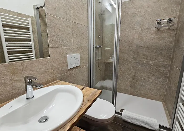 Haus Schiwelt Апартаменти *